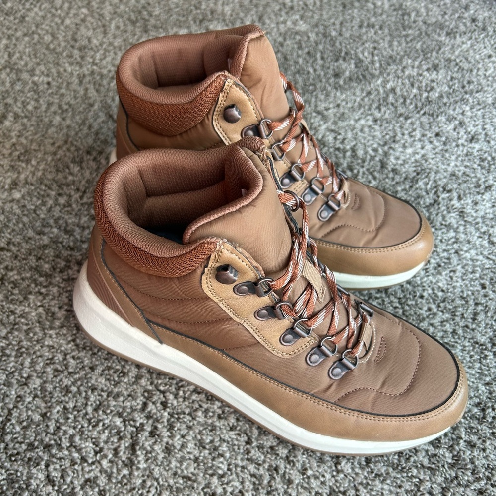 Universal Thread women’s lace up sneaker boot